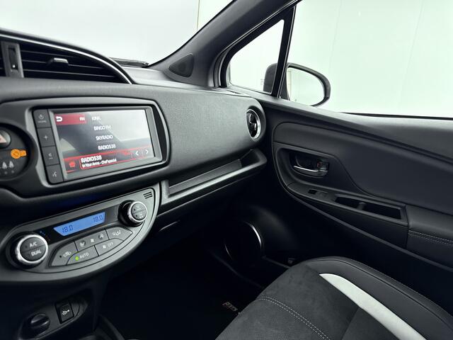Toyota YARIS 1.5 Hybrid GR-Sport Limited | Sportstoelen | Stoelverwarming | Mistlampen | Lichtmetalen Velgen | Cruise Control |