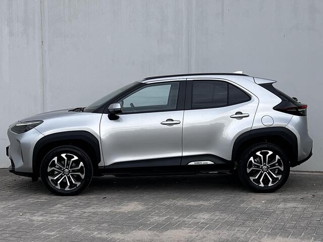 Toyota YARIS Cross 1.5 Hybrid 115 First Edition / Tot 10 jaar Garantie* / Stuur-, stoel- en voorruitverwarming / Apple Carplay Android Auto / Adaptieve cruise control / Climate control / Achteruitrijcamera /