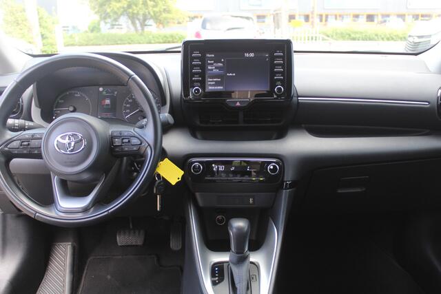 Toyota YARIS 1.5 Hybrid 115 Comfort Apple carplay/ android auto l Cruise control l Climate control l Achteruitrijcameral Climate control l Achteruitrijcamera