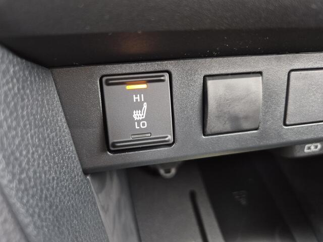 Toyota YARIS Cross 1.5 Hybrid 130 Launch Edition Automaat Team D / Winter Pakket / Safety Pakket / Adaptief CC / Stuur-, Stoel en voorruitverwarming / Draadloze telefoon lader / Apple Carplay Android Auto / Achteruitrijcamera /