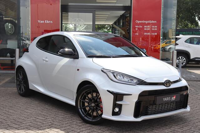 Toyota YARIS 1.6 GR Performance, Shortshifter, Milltek uitlaat, Stoelverlaging