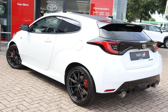 Toyota YARIS 1.6 GR Performance, Shortshifter, Milltek uitlaat, Stoelverlaging