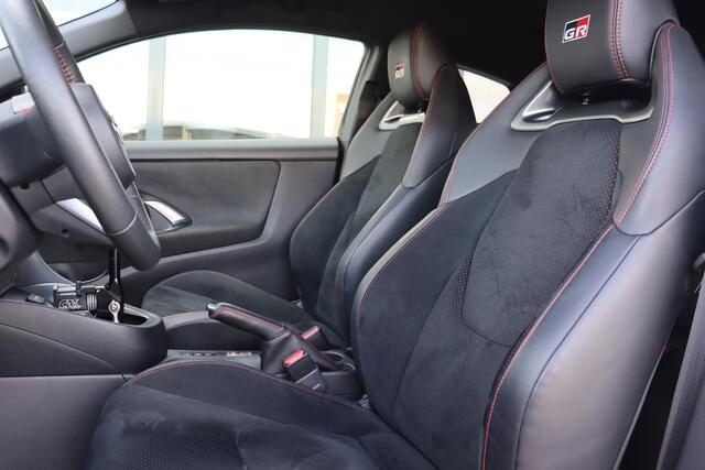 Toyota YARIS 1.6 GR Performance, Shortshifter, Milltek uitlaat, Stoelverlaging