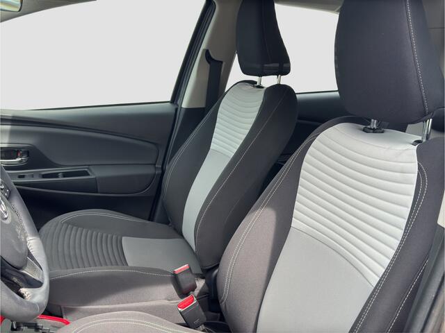 Toyota YARIS 1.5 Hybrid Design Red | Camera | Safety Sense