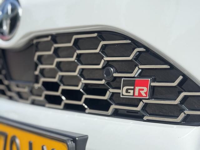 Toyota YARIS Cross 1.5 Hybrid GR Sport Trekhaak, Head-up display, Blind-spot, JBL , All-in Rijklaarprijs