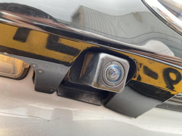 Toyota YARIS 1.5 Hybrid Launch Edition Lederen bekleding, Dodehoekdetectie, HUD, navigatie Apple Carplay/Android Auto, achteruitrij camera, keyless, stoelverwarming, cruise control adaptief