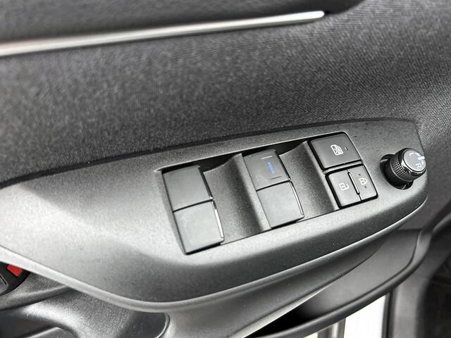 Toyota YARIS Cross 1.5 Hybrid Dynamic | 17" zwart gepolijste LM-velgen | Camera | Carplay Draadloos | Dubbele laadvloer | LED verlichting