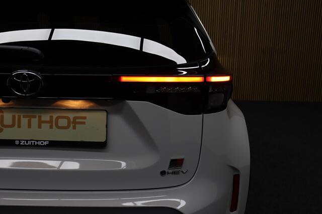 Toyota YARIS Cross 1.5 Hybrid 130 GR Sport Facelift | ¤ 2.000,- voorraad voordeel! | Nieuw uit voorraad leverbaar | JBL Audio | Head-up display | Adaptive-cruise | Safety-pakket