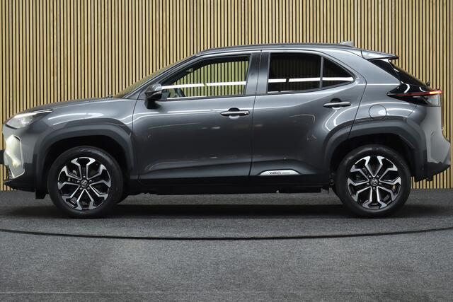 Toyota YARIS Cross 1.5 Hybrid 115 First Edition | Comfort Pack | Dodehoekdetectie | Parkeerhulp | Winterpakket | Adaptive-cruise | Navigatie | Apple Carplay & Android Auto | Camera