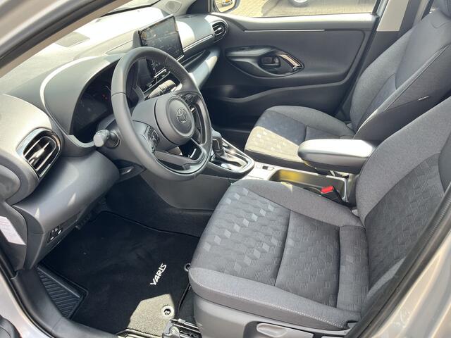 Toyota YARIS 1.5 Hybrid 115 Dynamic Comfort Pack PDC Stoelverwarming stuurverwarming Dodehoek detectie