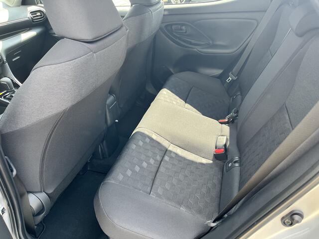 Toyota YARIS 1.5 Hybrid 115 Dynamic Comfort Pack PDC Stoelverwarming stuurverwarming Dodehoek detectie