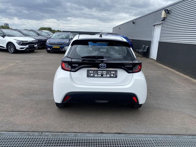 Toyota YARIS 1.5 Hybrid Active Apple CarPlay/Android Auto navigatie, achteruitrij camera, Adaptieve cruise control,