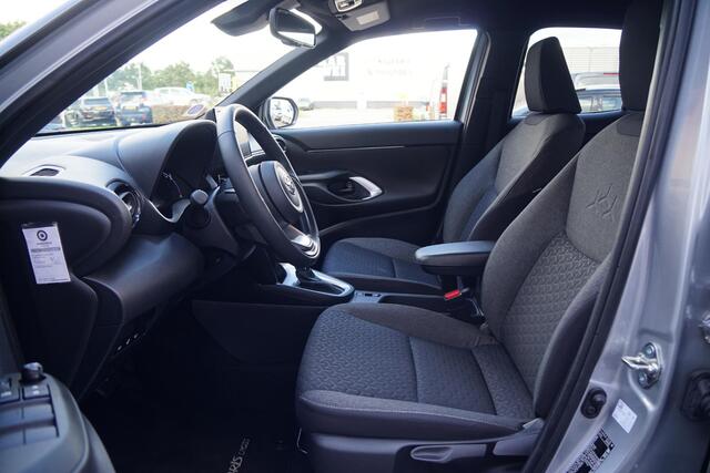 Toyota YARIS Cross 1.5 Hybrid Dynamic + Comfort Pack / TOYOTA GARANTIE / DODEHOEK / STUURVERWARMING