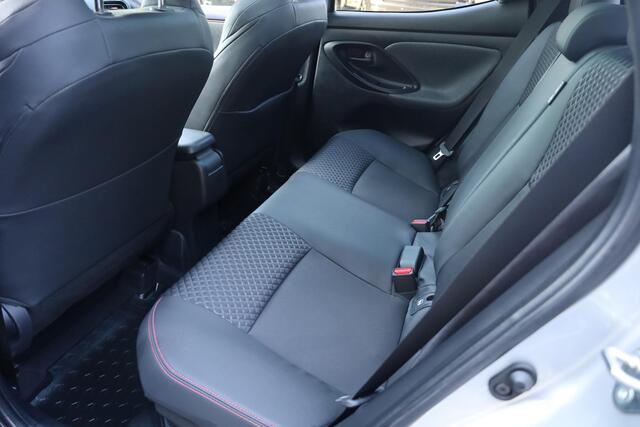 Toyota YARIS 1.5 Hybrid Executive PANO CARPLAY HALF-LEER STOEL/STUURVERW. CAMERA HUD CRUISE CLIMA DAB 2XPDC 17''LMV KEYLESS-ENTRY/START