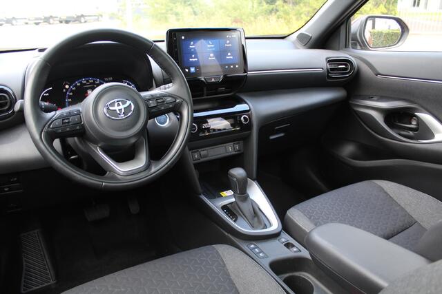 Toyota YARIS Cross 1.5 Hybrid Dynamic Plus | Rijklaar | Panoramadak | Head Up | El.achterklep | Stoel-/stuurverw. | Privacyglass | LED | Keyless | Apple/Android | Navi