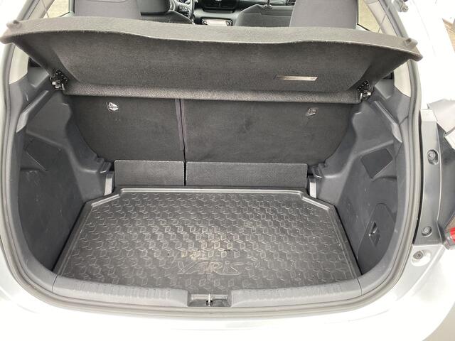 Toyota YARIS 1.5 Hybrid Dynamic Parkeersensoren voor + achter, Navigatie Apple CarPlay/Android Auto, achteruitrij camera, adaptieve cruise control, LED