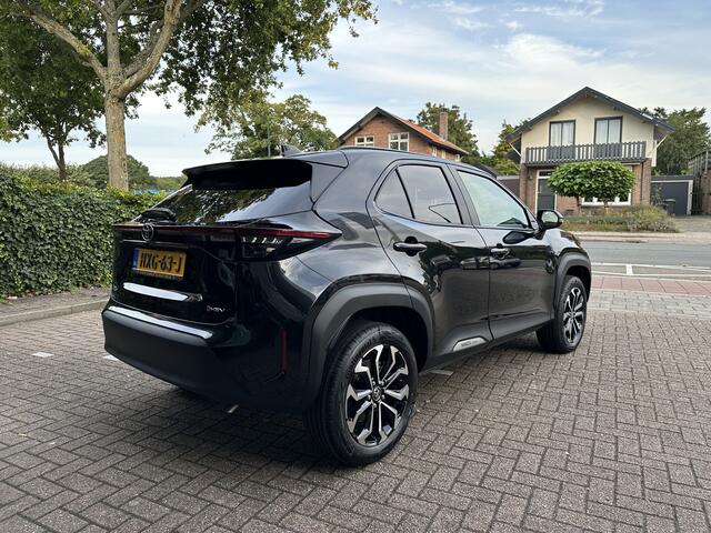 Toyota YARIS Cross 1.5 Hybrid 130pk Executive Limited dodehoekdetectie / stoelverwarming / stuurwielverwarming / parkeersensoren voor + achter / Navigatie / Apple Carplay / Android Auto / parkeercamera / 10 jaar garantie / rijklaarprijs