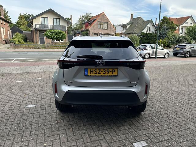 Toyota YARIS Cross 1.5 Hybrid 130pk Executive Limited dodehoekdetectie / stoelverwarming / stuurwielverwarming / parkeersensoren voor + achter / Navigatie / Apple Carplay / Android Auto / parkeercamera / 10 jaar garantie / rijklaarprijs