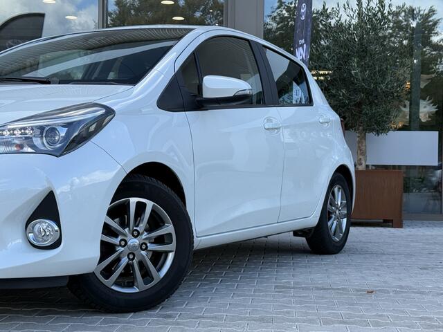 Toyota YARIS 1.3 VVT-i | Navigatie | Trekhaak | Metallic lak