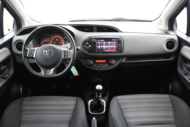 Toyota YARIS 1.3 VVT-i Dynamic | Cruise control | Trekhaak | Lichtmetalen velgen |