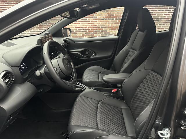 Toyota YARIS 1.5 Hybrid 130 Executive Camera StoelVrwm StuurVrwm NAP