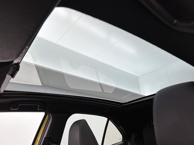 Toyota YARIS Cross 1.5 Hybrid AWD Launch Edition | Navigatie | Panoramadak | 360 Camera | Elektrische Achterklep | JBL | Parkeersensoren voor+achter |