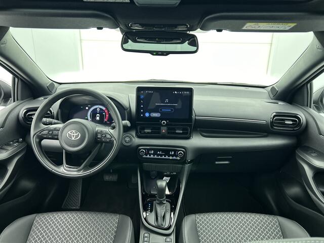 Toyota YARIS 1.5 Hybrid 130 Executive | Navigatie | Panoramadak | BSM | Parkeersensoren voor+achter |