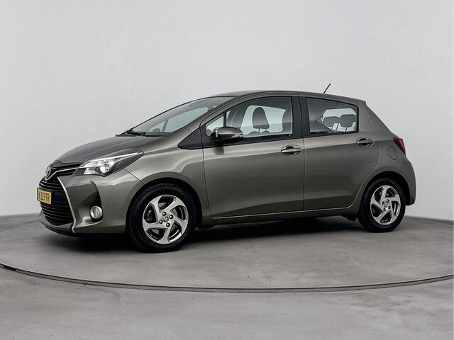 Toyota YARIS 1.5 Hybrid Aspiration | LM velgen | Navigatiesysteem | Pre crash systeem |