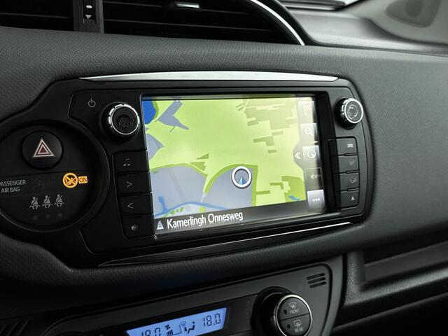 Toyota YARIS 1.5 Hybrid Aspiration | LM velgen | Navigatiesysteem | Pre crash systeem |