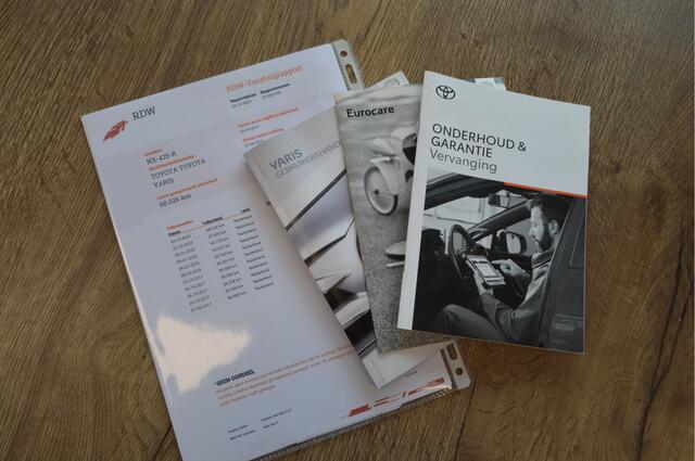 Toyota YARIS 1.3 VVT-i Aspiration Automaat | Lm. velgen | Two Tone | Airco