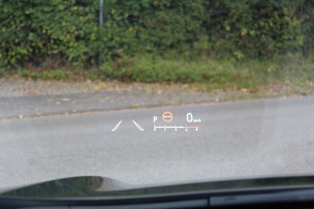 Toyota YARIS Cross 1.5 Hybrid Dynamic Plus | Rijklaar | Panoramadak | Head Up | El.achterklep | Stoel-/stuurverw. | Privacyglass | LED | Keyless | Apple/Android | Navi