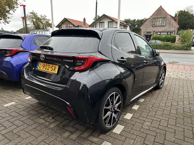 Toyota YARIS 1.5 Hybrid Executive Panoramadak / Navigatie / Stoel- en stuurverwarming / Parkeersensoren voor en achter / 1e eigenaar, dealeronderhouden / Toyota Garantie