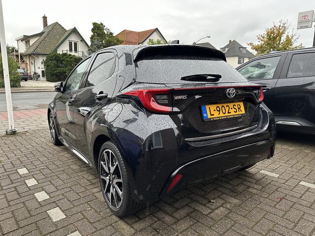 Toyota YARIS 1.5 Hybrid Executive Panoramadak / Navigatie / Stoel- en stuurverwarming / Parkeersensoren voor en achter / 1e eigenaar, dealeronderhouden / Toyota Garantie