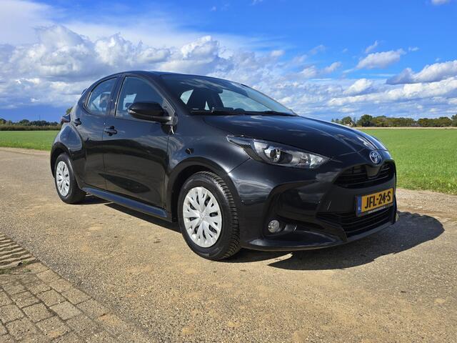 Toyota YARIS 1.5 Hybrid 115 Business - Euro 6 - 95 Pk - Navigatie - ParkeerCamera - AppleCarplay AndroidAuto