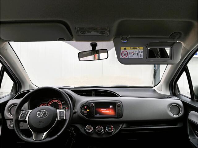 Toyota YARIS 1.0 VVT-i Aspiration KEURIGE AUTO !! | 12 Voltaansluiting | 1e Eigenaar. | Achteruitrijcamera