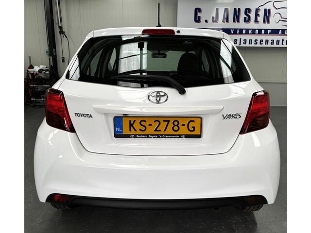Toyota YARIS 1.0 VVT-i Aspiration KEURIGE AUTO !! | 12 Voltaansluiting | 1e Eigenaar. | Achteruitrijcamera