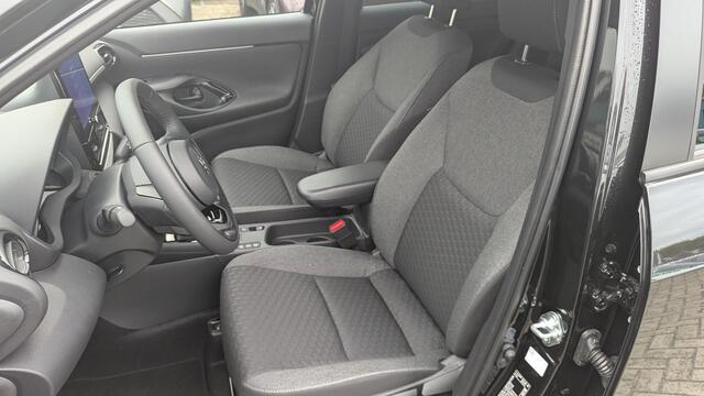 Toyota YARIS Cross 1.5 Hybrid 130 Dynamic | Comfort pack | Blind spot | Sensoren