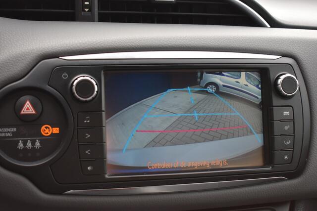 Toyota YARIS HYBRID BI-TONE Plus