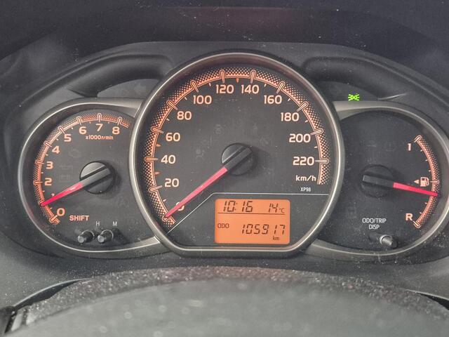 Toyota YARIS 1.3 VVT-i Trend Bi-Tone, Apk 6-2026! VERWACHT!!