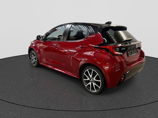 Toyota YARIS 1.5 Hybrid Executive Bi Tone | Rijklaar | Blindspot | Sensoren | HUD | 17 "