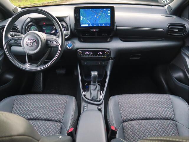 Toyota YARIS 1.5 Hybrid Executive Black&White | Stoelverwarming | Cruise Control | Carplay | Camera | Tot 10Jr. Garantie |