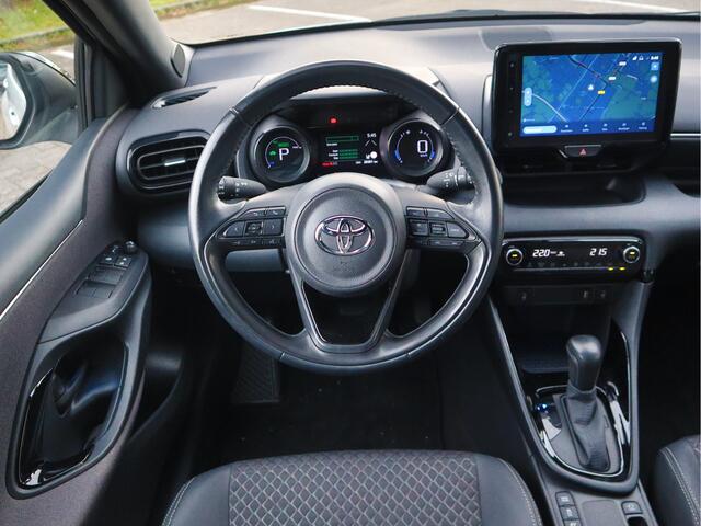 Toyota YARIS 1.5 Hybrid Executive Black&White | Stoelverwarming | Cruise Control | Carplay | Camera | Tot 10Jr. Garantie |
