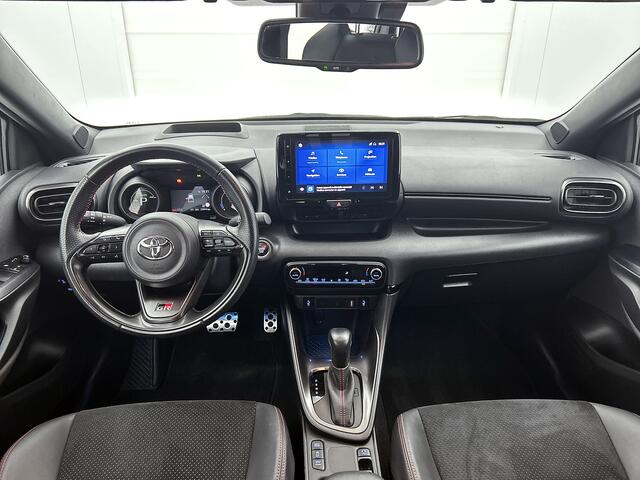 Toyota YARIS 1.5 Hybrid 130 GR Sport | Sportstoelen | Stoelverwarming | Head up Display | Navigatie | 18 inch LM Velgen |