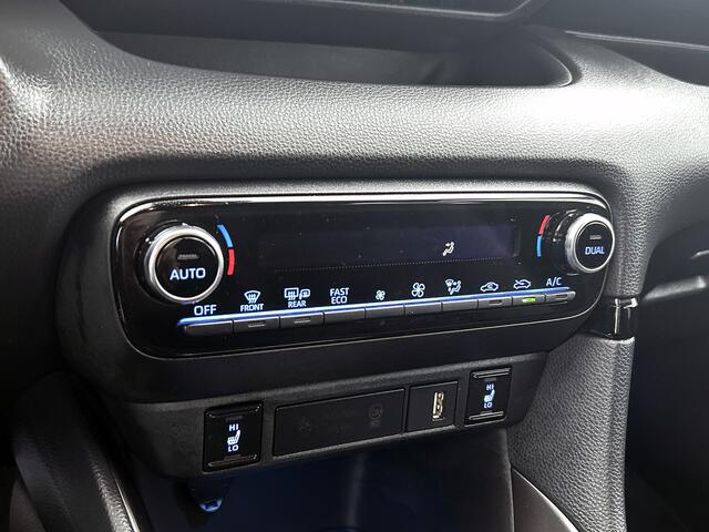 Toyota YARIS 1.5 Hybrid 130 GR Sport | Sportstoelen | Stoelverwarming | Head up Display | Navigatie | 18 inch LM Velgen |