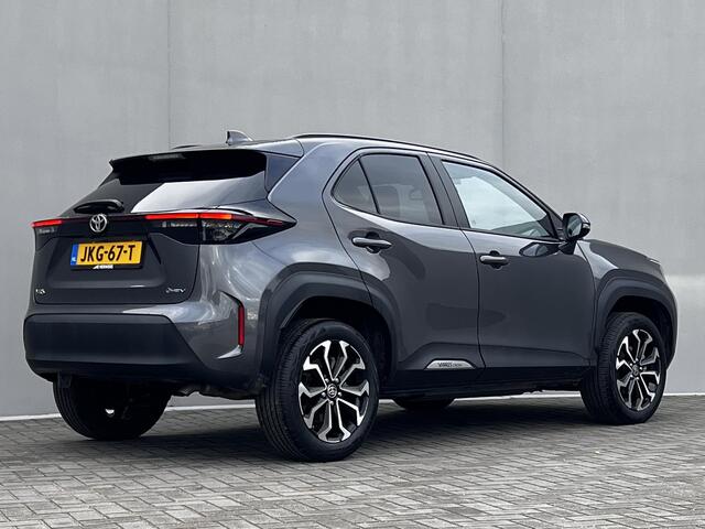 Toyota YARIS Cross 1.5 Hybrid Dynamic Automaat / Fabrieksgarantie tot 04-2028 < 100.000km, tot 10 jaar mogelijk ** / Navigatie (abbo) / Adaptieve CC / Achteruitrijcamera / Apple Carplay Android / 17" LM wielen /