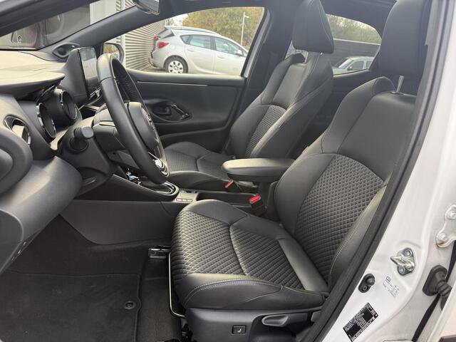 Toyota YARIS 1.5 Hybrid Executive **PANORMADAK/ HEAD-UP DISPLAY/ DODEHOEK DETECTIE/ GARANTIE**