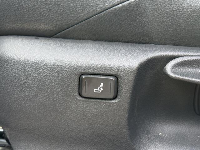 Toyota YARIS 1.5 Hybrid Executive **PANORMADAK/ HEAD-UP DISPLAY/ DODEHOEK DETECTIE/ GARANTIE**