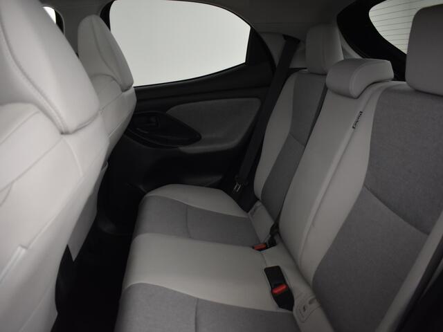 Toyota YARIS 1.5 Hybrid Executive | Panoramadak | HUD | Stuur en Stoelverwarm