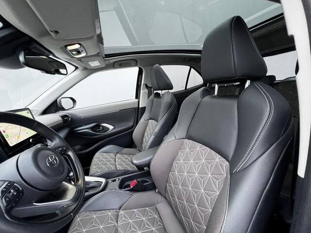Toyota YARIS Cross 1.5 Hybrid 130 Launch Edition / Fabrieksgarantie tot 05-2027 < 100.000km, tot 10 jaar mogelijk ** / Facelift / Panoramadak / Dealer onderhouden / Stoelverwarming / Adaptieve CC / Navigatie (abbo) / Apple Carplay Android / 18" LM Wielen /