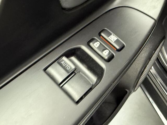 Toyota YARIS 1.5 Hybrid Design 1e eigenaar, NL auto, Zeer leuke uitvoering met o.a. Navigatie en Toyota Safety sense